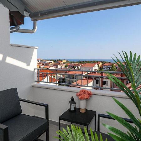 Blue Sky Apartment Ровинь Экстерьер фото